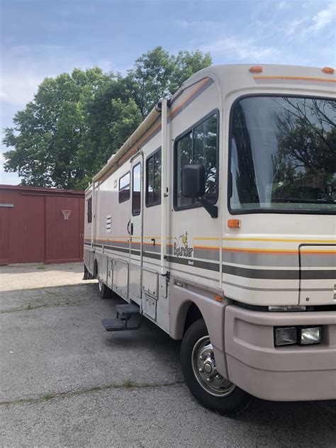 Model 35J offers plenty of extra interior space, plus so much more Step inside and take a look back at all of the. . 1993 fleetwood bounder specs